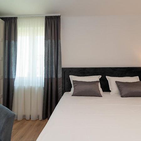 Apartment Kambel Kaštela エクステリア 写真