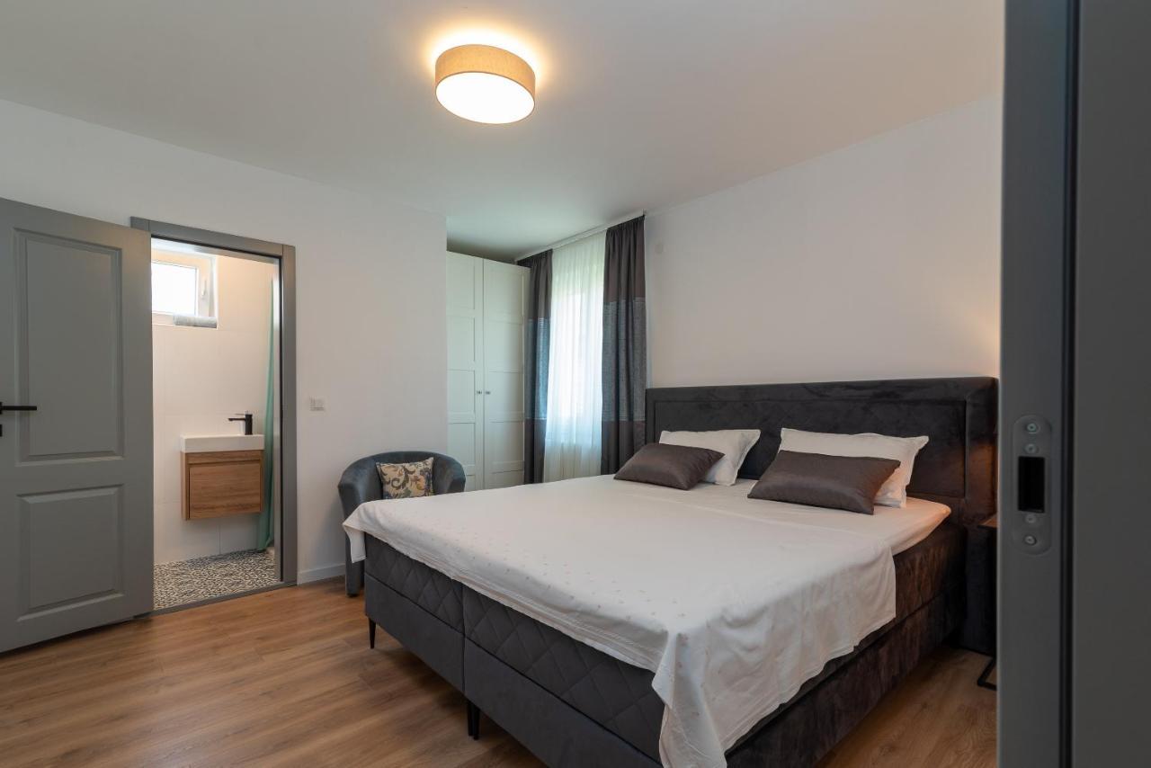 Apartment Kambel Kaštela エクステリア 写真